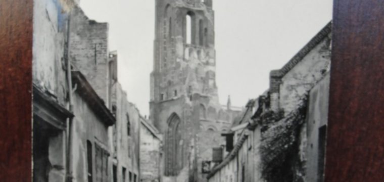 Foto verwoeste kerk Arnhem 1945