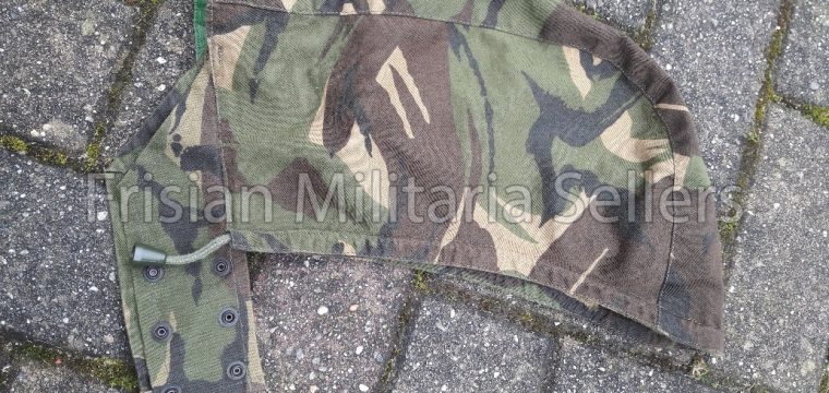 Losse camoflage capuchon voor Nederlandse krijgsmacht gevechts jas