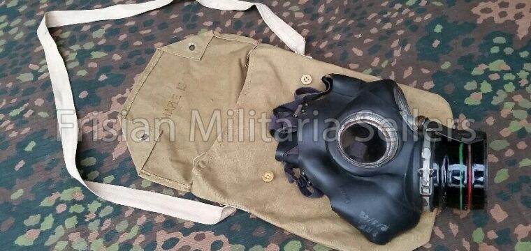 English WW2 Civilian Duty Gas Mask with Bag