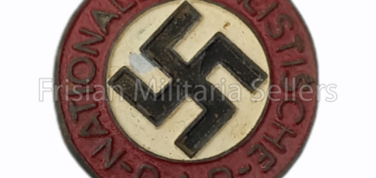 Late War NSDAP Membership badge – Buttonhole M1/42